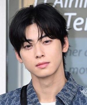 Cha Eun-woo as Lee Woon-jung